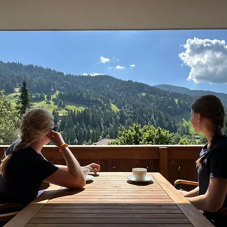Central & View - Five-Minute Walk To Town By Heiti Gstaad Apartment *